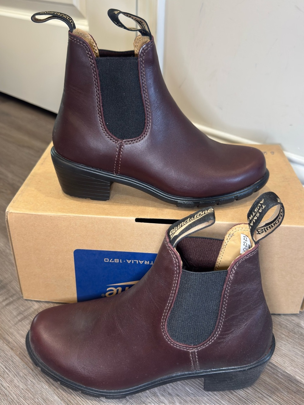 Blundstone BL 2060 Heeled Shiraz Leather Chelsea Boots